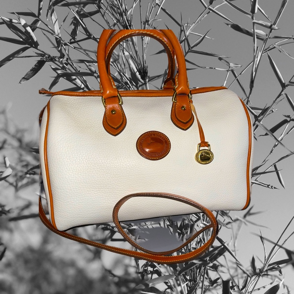 Stunning Vintage white/tan Dooney and Bourke Speedy bag